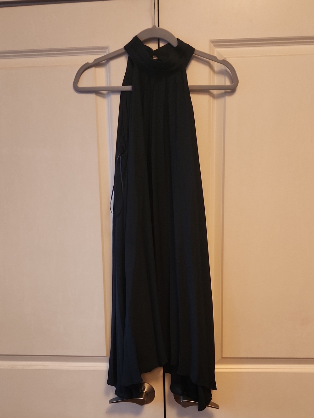 Krisa Chic Navy Pleated Sleeveless Dress With -Symestric Hem